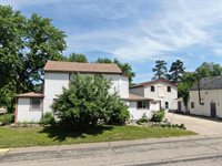 1222 South Wacouta Ave, Prairie Du Chien, WI 53821
