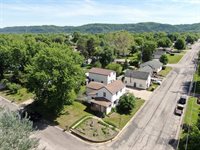 1222 South Wacouta Ave, Prairie Du Chien, WI 53821