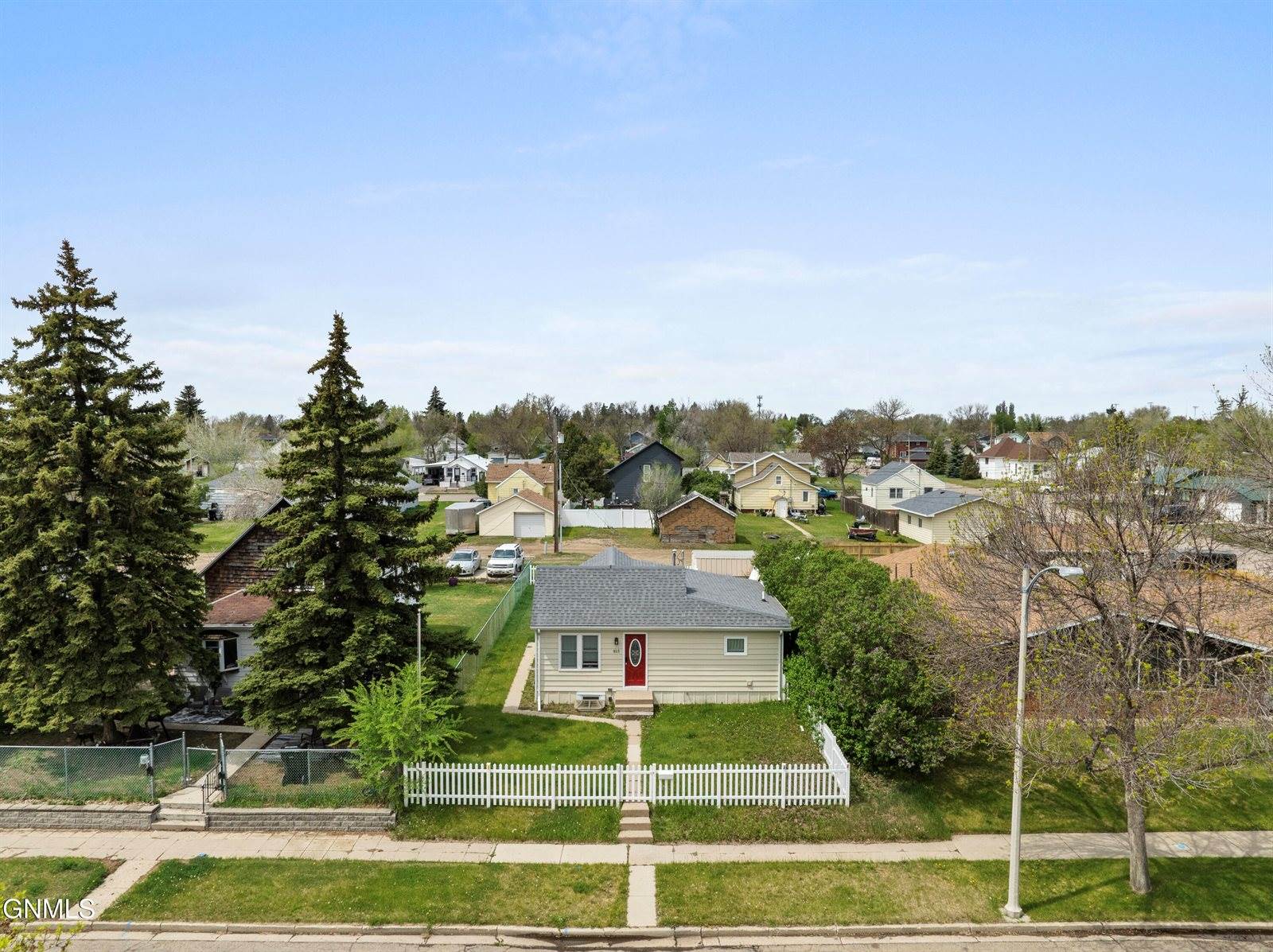 815 5th Avenue West, Williston, ND 58801