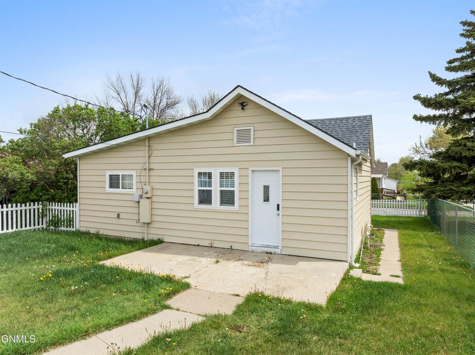 815 5th Avenue West, Williston, ND 58801