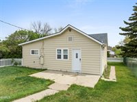 815 5th Avenue West, Williston, ND 58801
