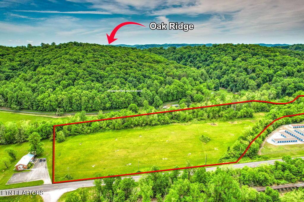 2073 Oliver Springs Hwy, Clinton, TN 37716