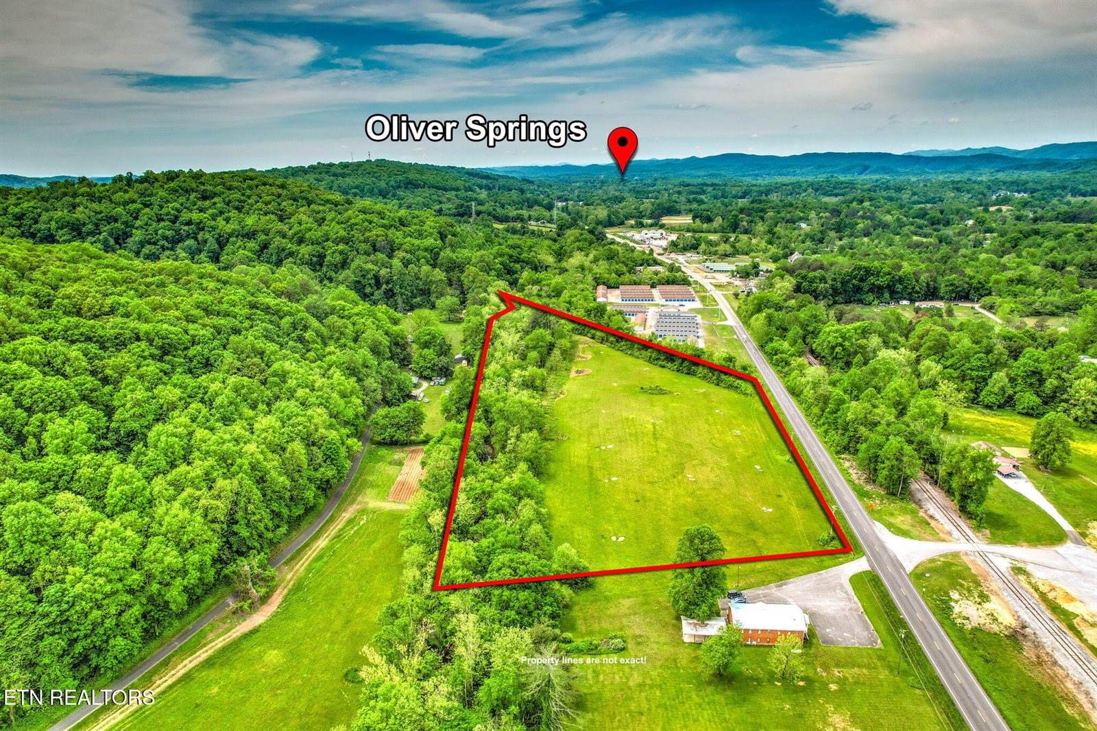 2073 Oliver Springs Hwy, Clinton, TN 37716