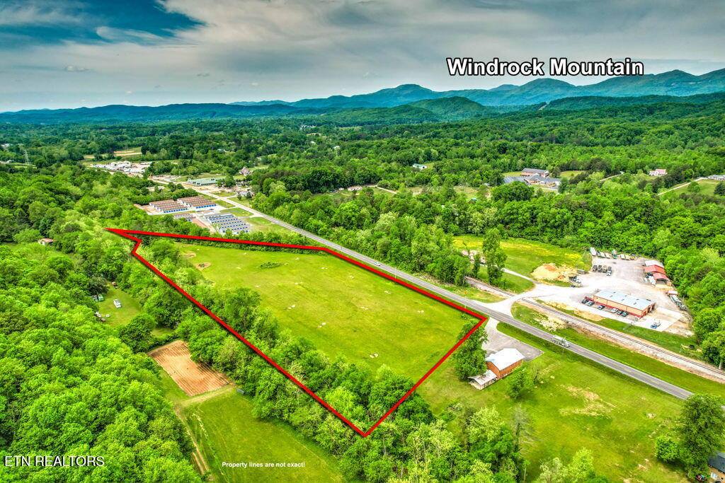 2073 Oliver Springs Hwy, Clinton, TN 37716