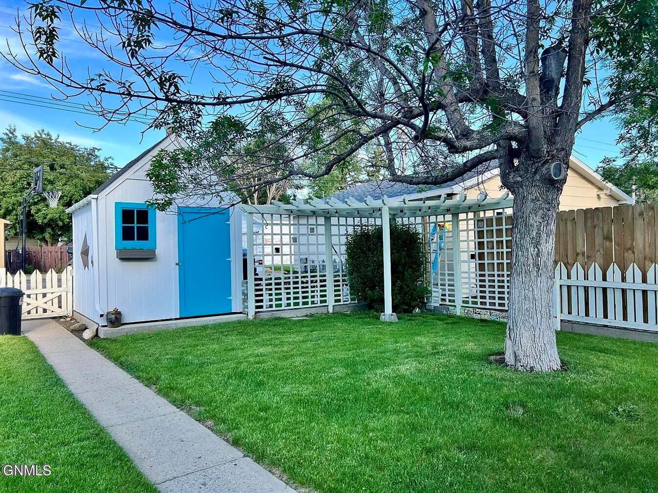 814 1st Avenue East, Williston, ND 58801