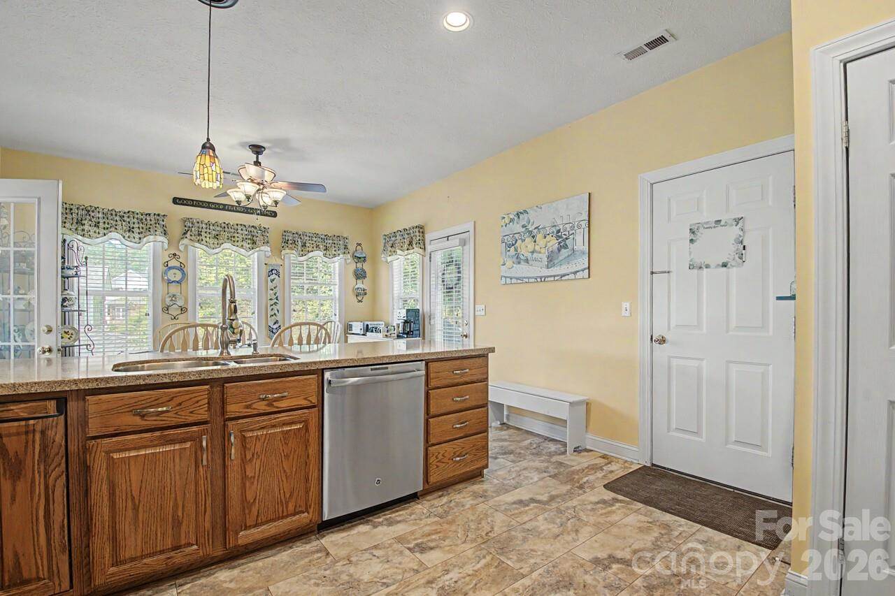 606 Carriage Commons Drive, Hendersonville, NC 28791
