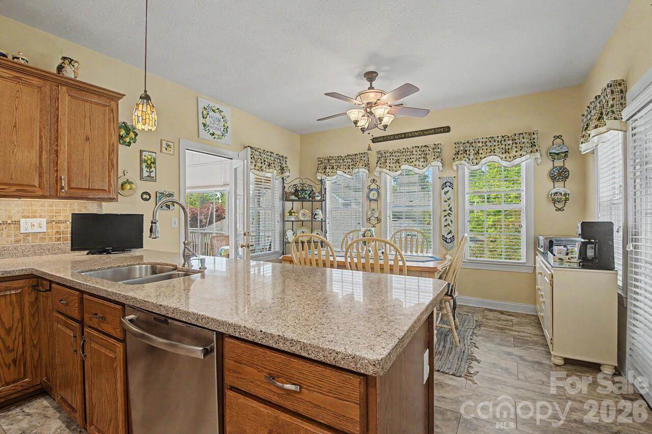 606 Carriage Commons Drive, Hendersonville, NC 28791