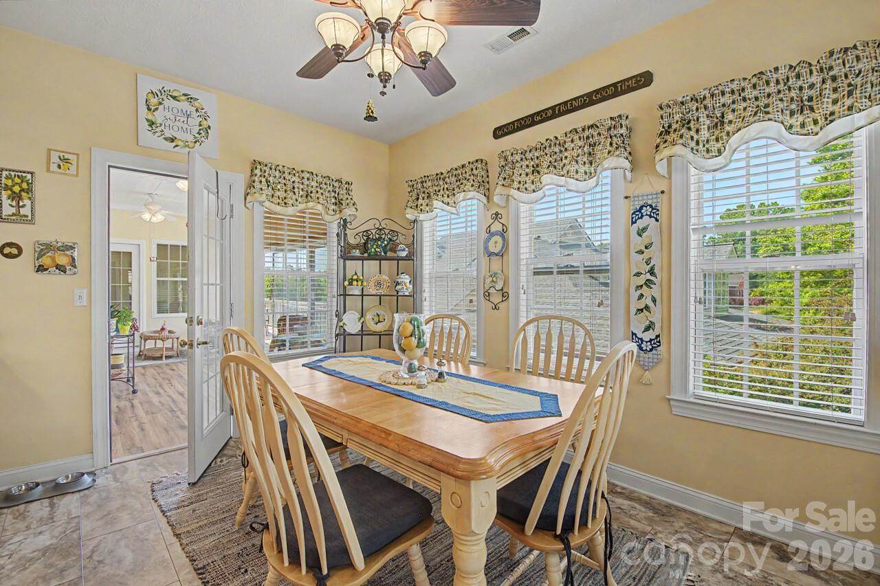 606 Carriage Commons Drive, Hendersonville, NC 28791