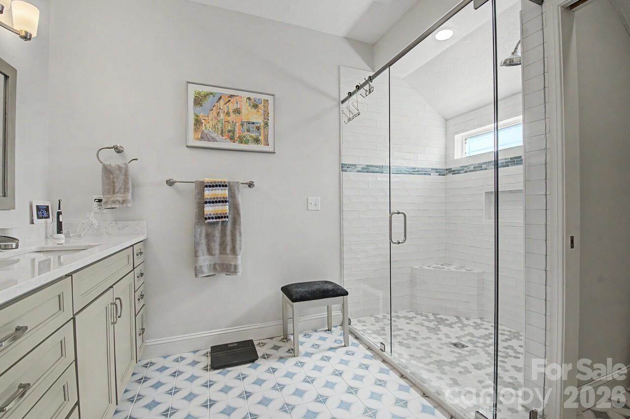 606 Carriage Commons Drive, Hendersonville, NC 28791