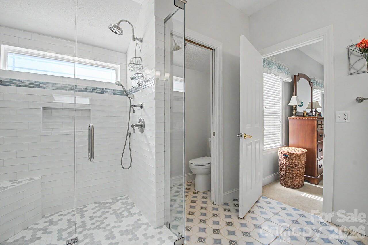 606 Carriage Commons Drive, Hendersonville, NC 28791