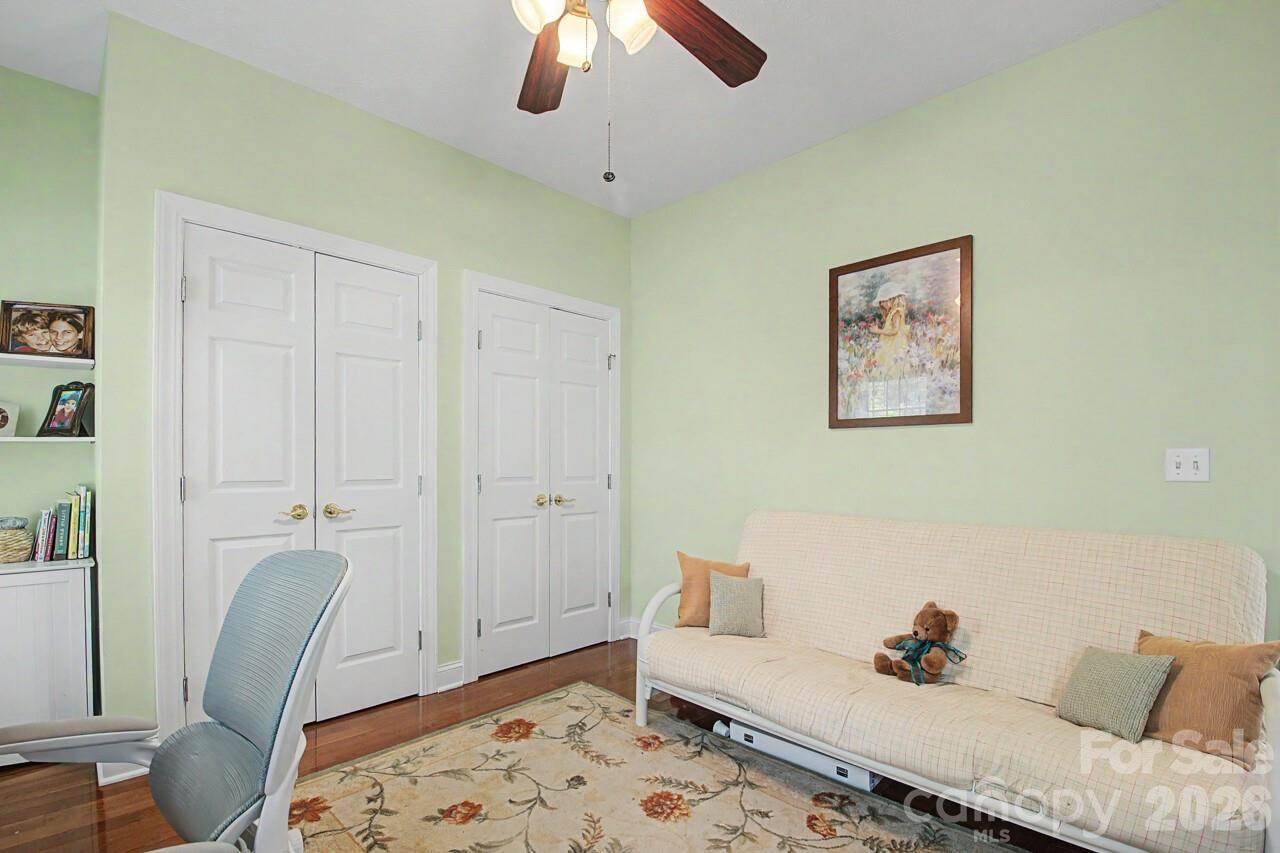 606 Carriage Commons Drive, Hendersonville, NC 28791