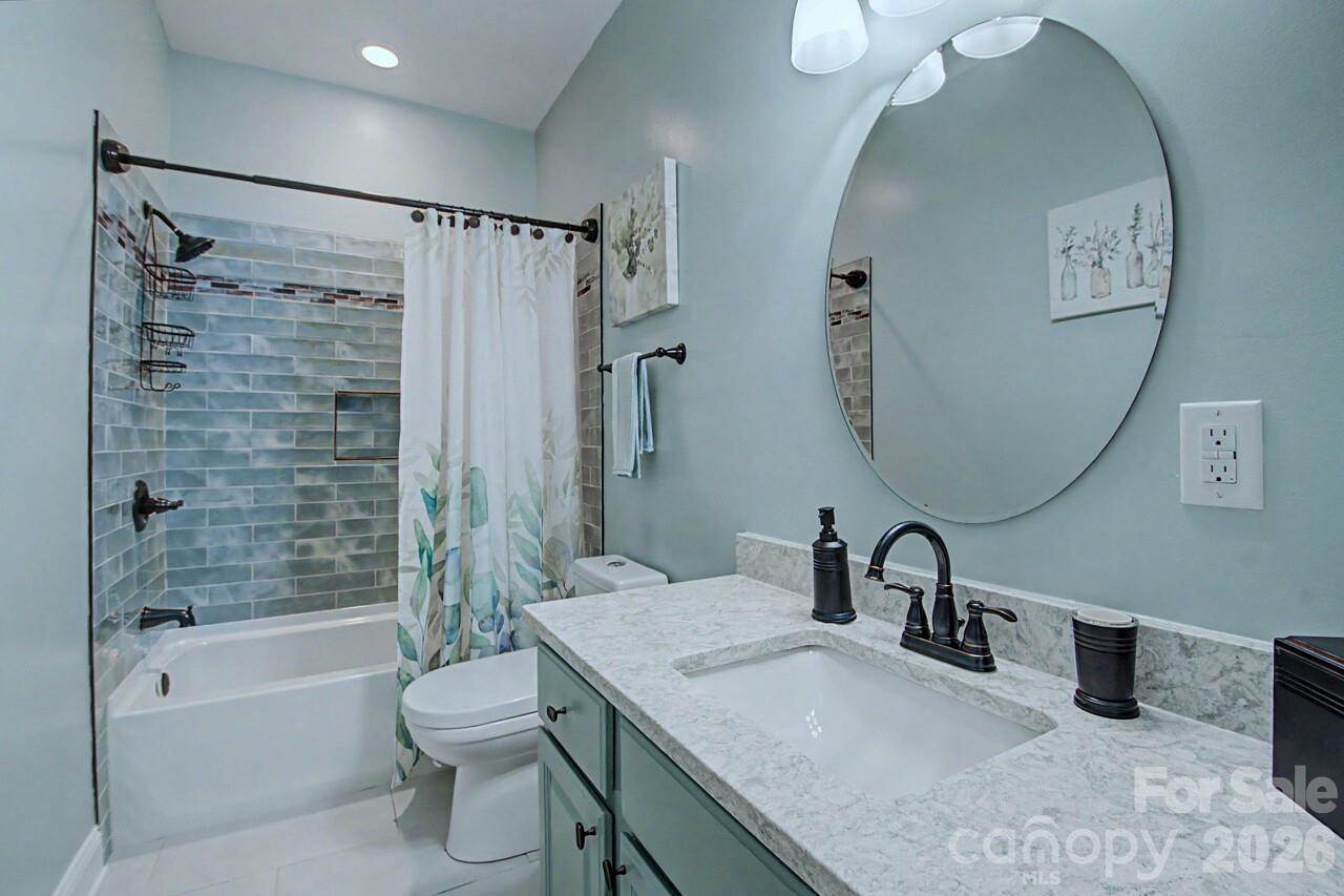 606 Carriage Commons Drive, Hendersonville, NC 28791