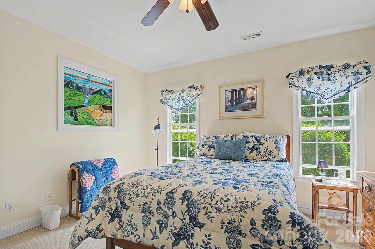 606 Carriage Commons Drive, Hendersonville, NC 28791