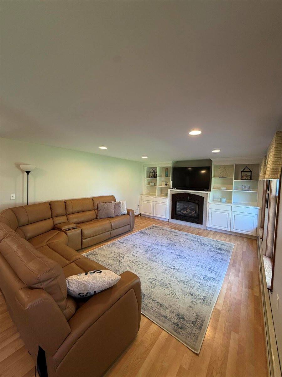 10 Constitution Avenue, Hampden, ME 04444