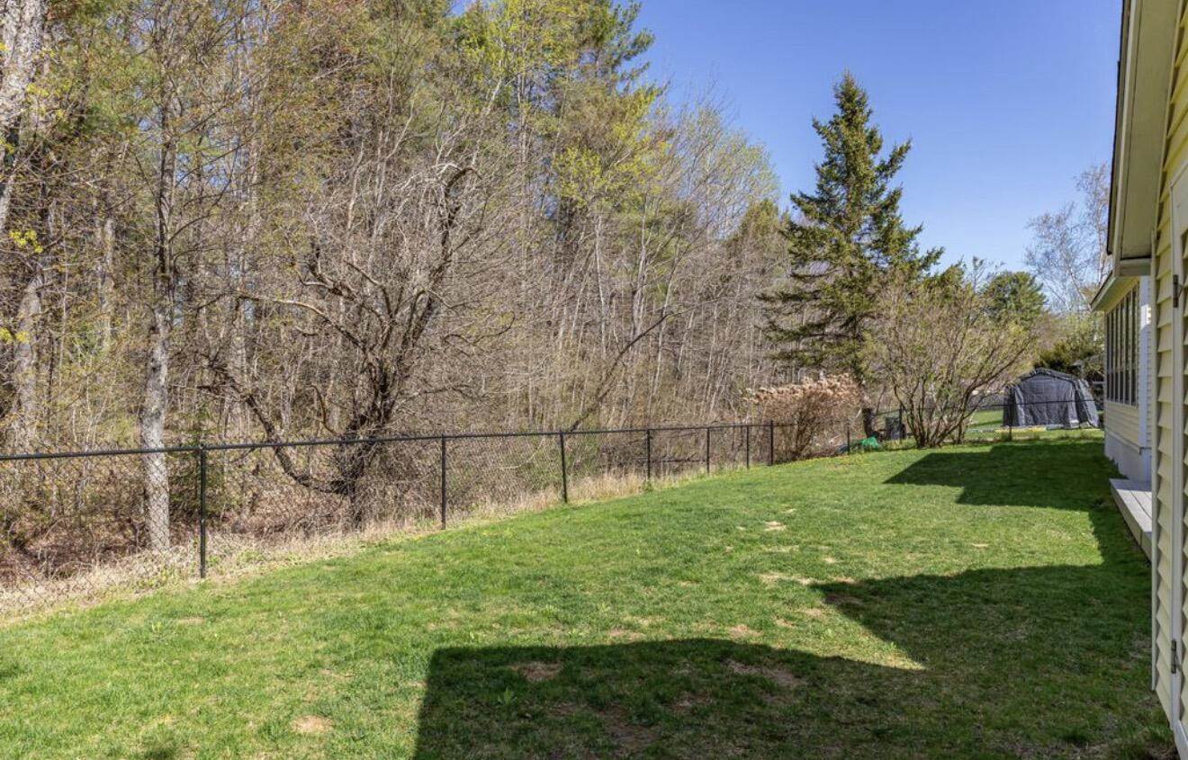 10 Constitution Avenue, Hampden, ME 04444