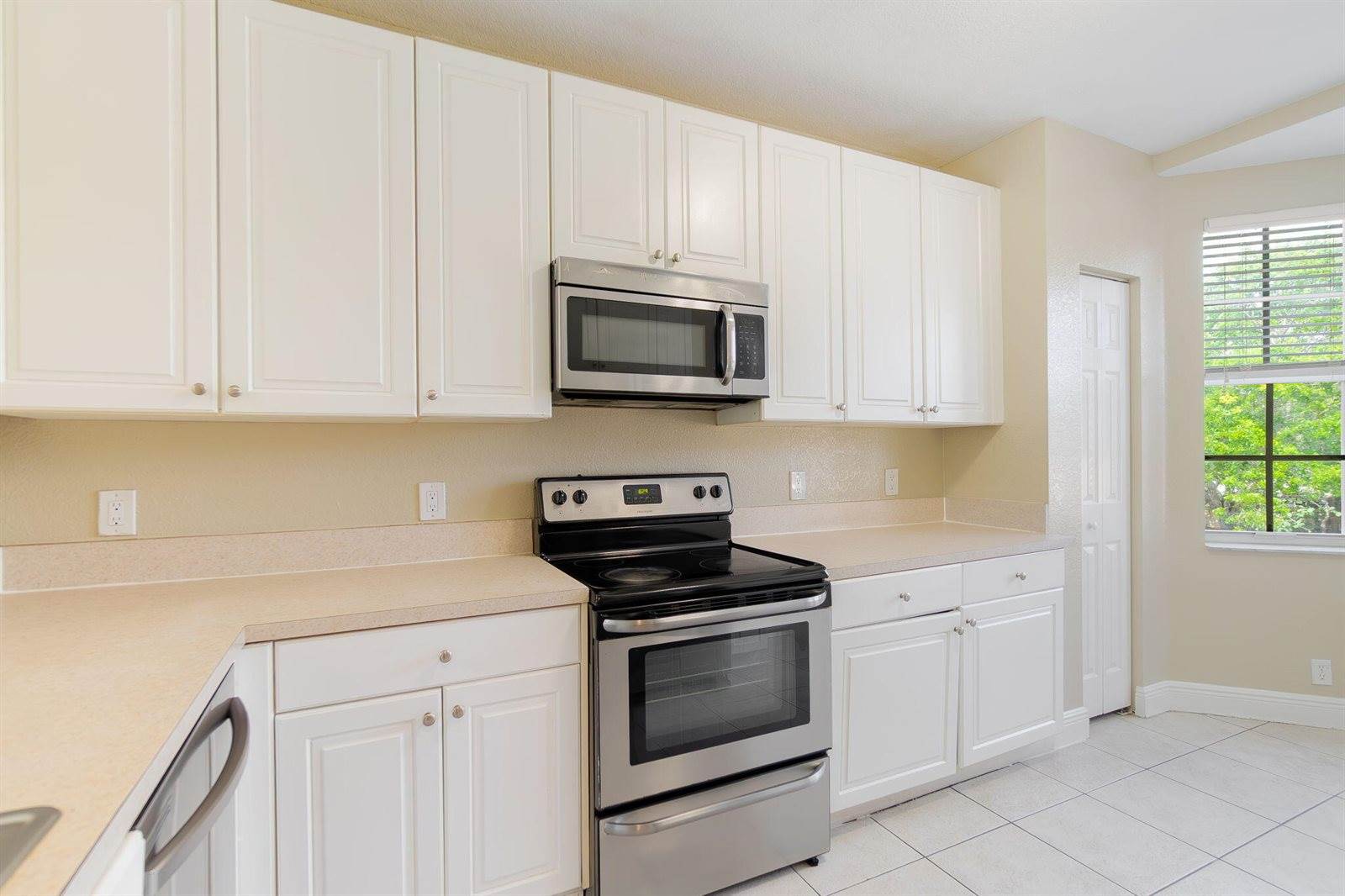 1718 NE 6th Street, Boynton Beach, FL 33435