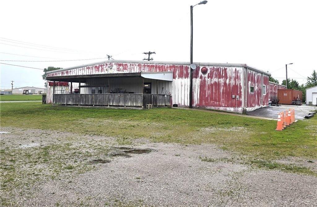 901 South Outer Road, Butler, MO 64730