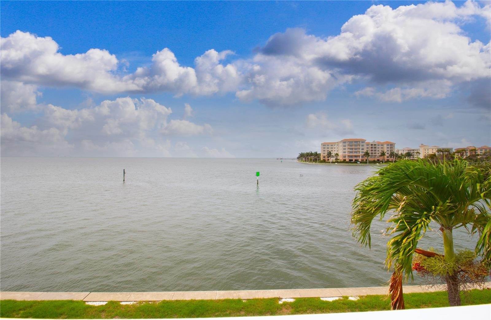 5282 Beach Drive SE, Saint Petersburg, FL 33705