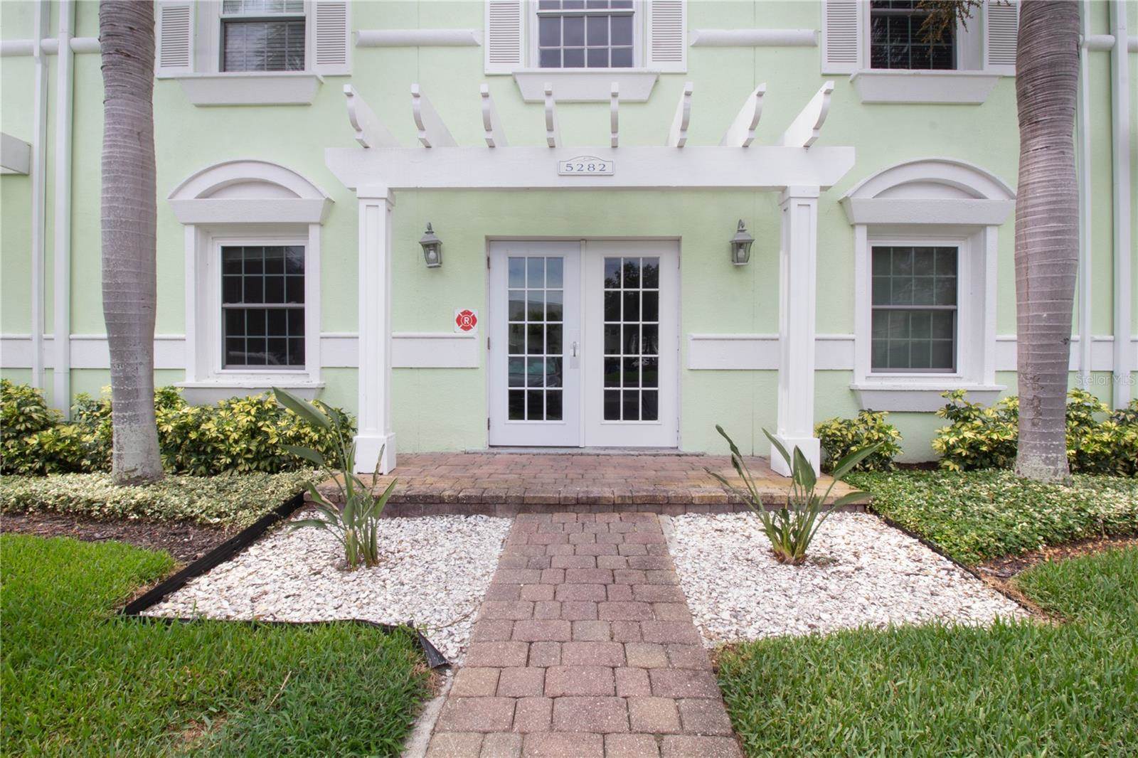 5282 Beach Drive SE, Saint Petersburg, FL 33705