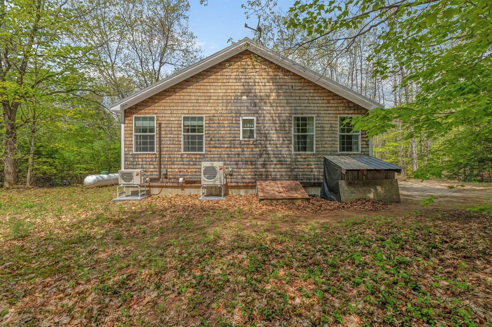 21 Hall Lane, Norway, ME 04268