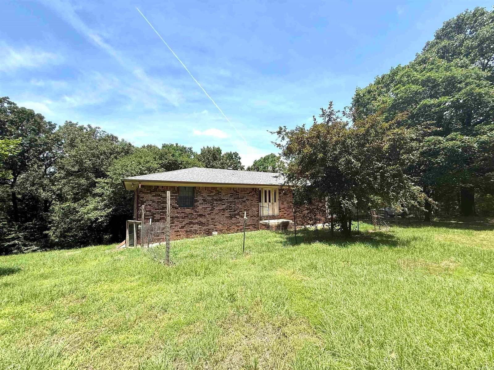 41 Mallory St, Morrilton, AR 72110
