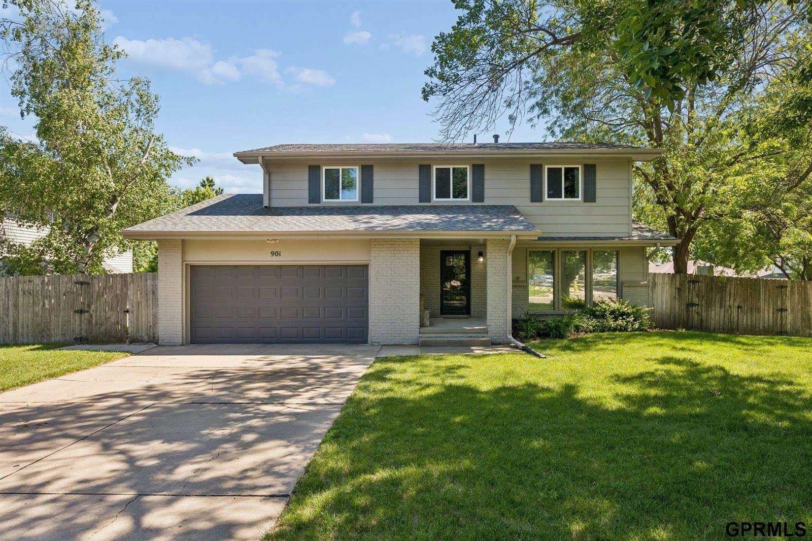 901 Sally Street, Papillion, NE 68046