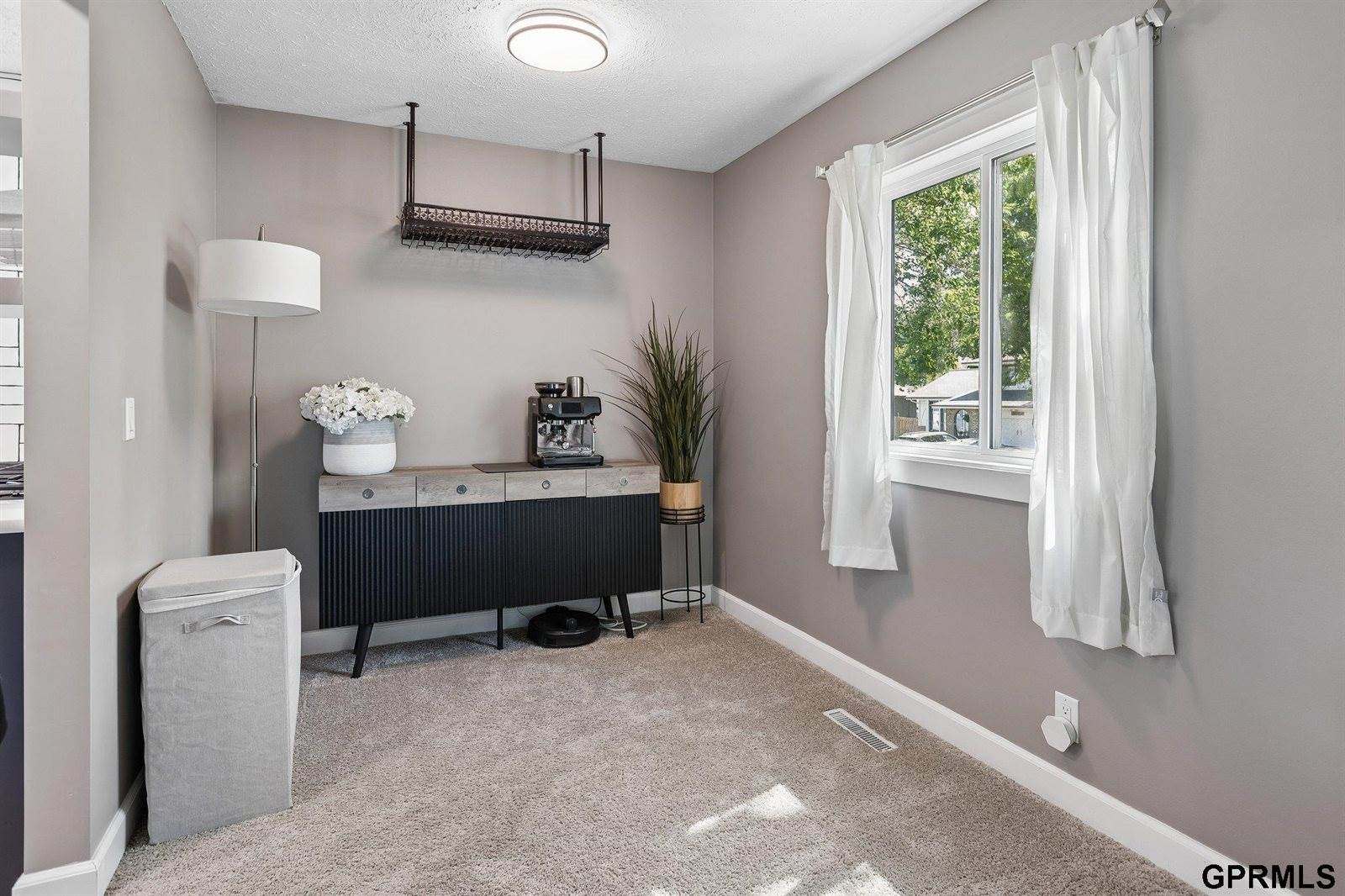 901 Sally Street, Papillion, NE 68046