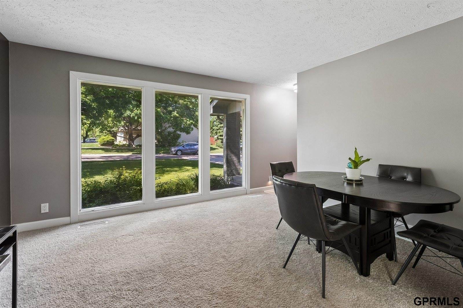 901 Sally Street, Papillion, NE 68046