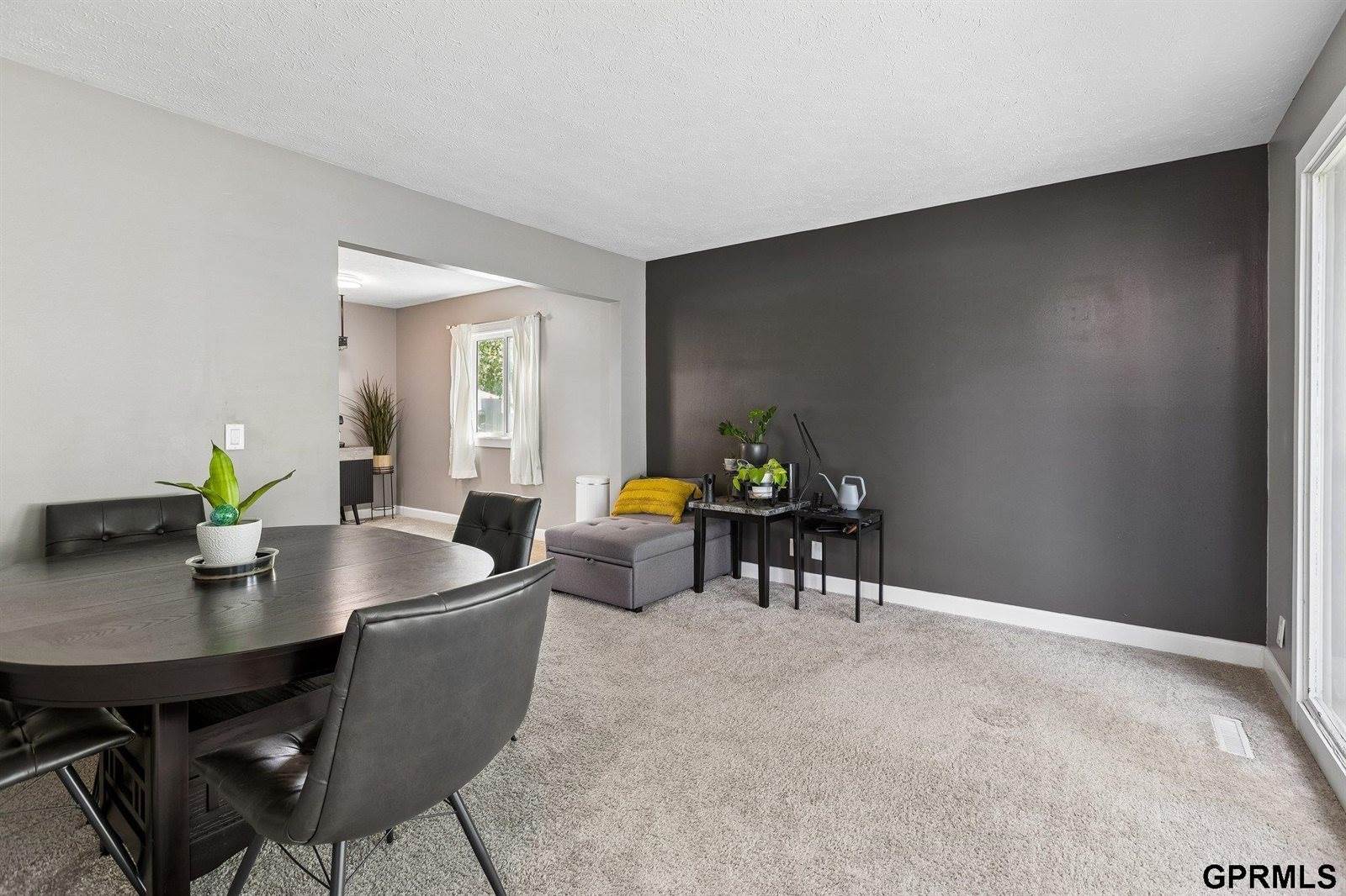 901 Sally Street, Papillion, NE 68046