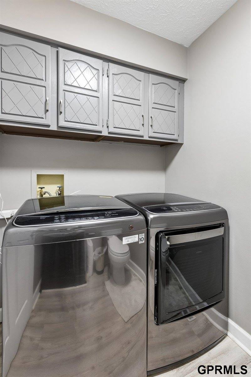 901 Sally Street, Papillion, NE 68046