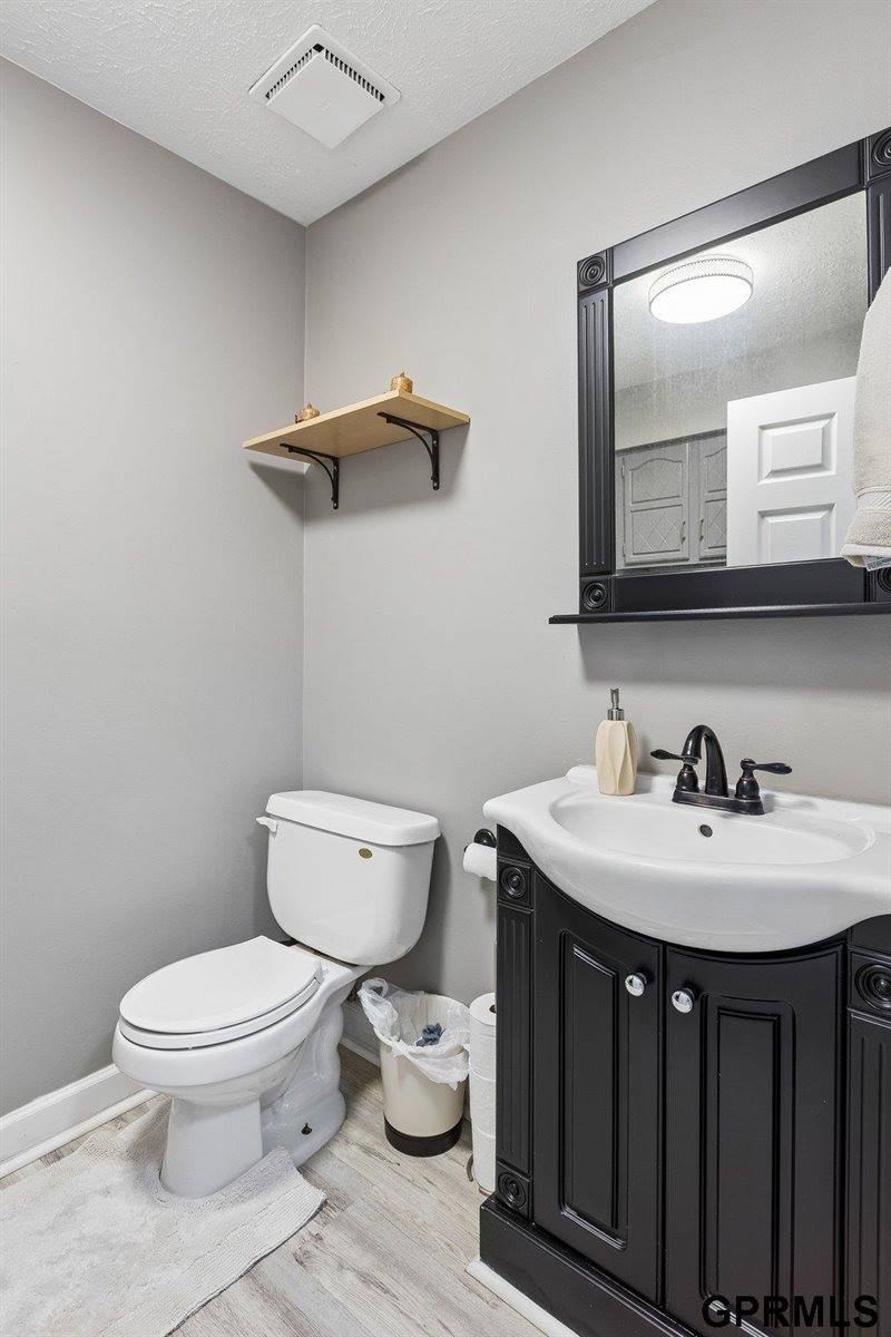 901 Sally Street, Papillion, NE 68046