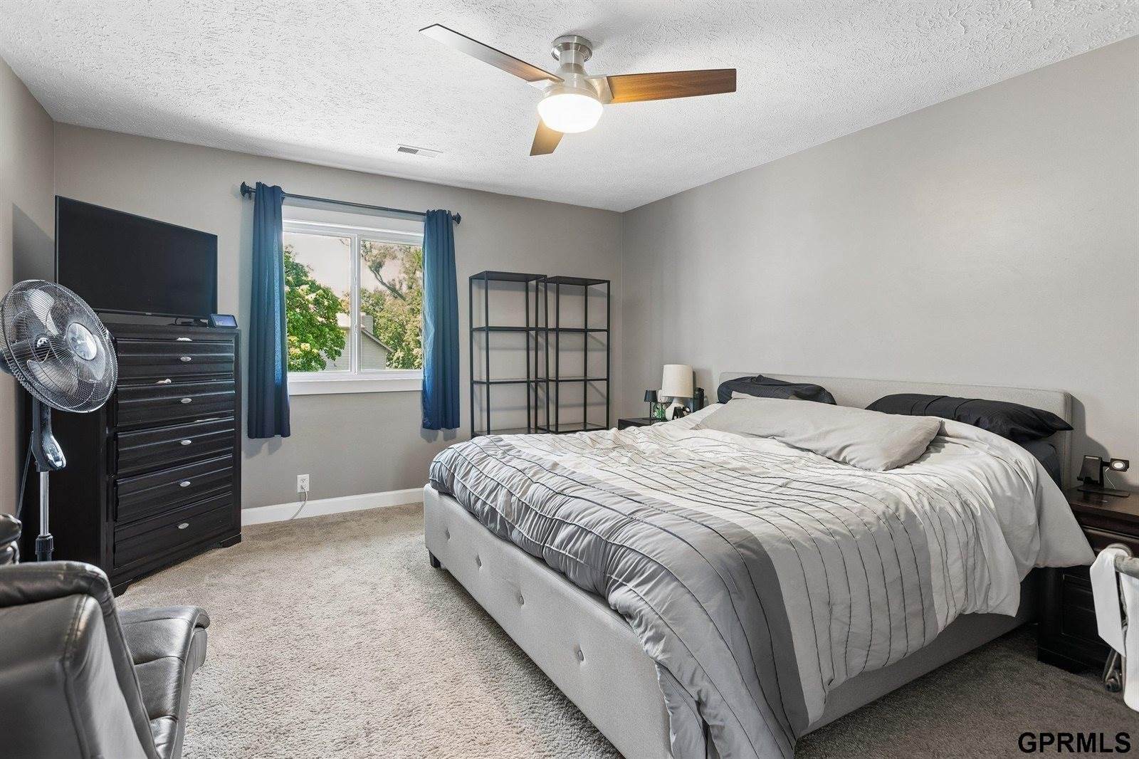 901 Sally Street, Papillion, NE 68046