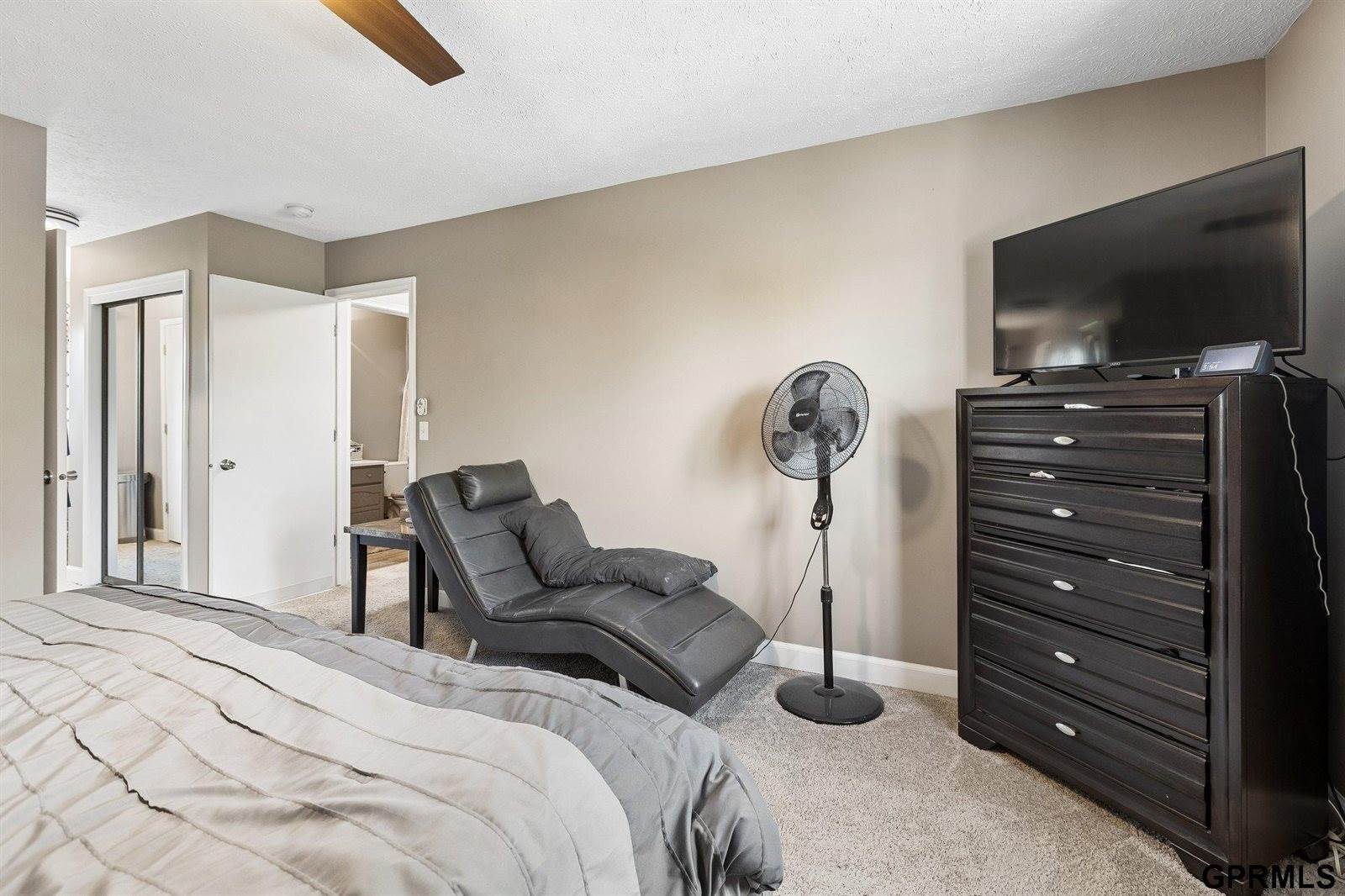 901 Sally Street, Papillion, NE 68046
