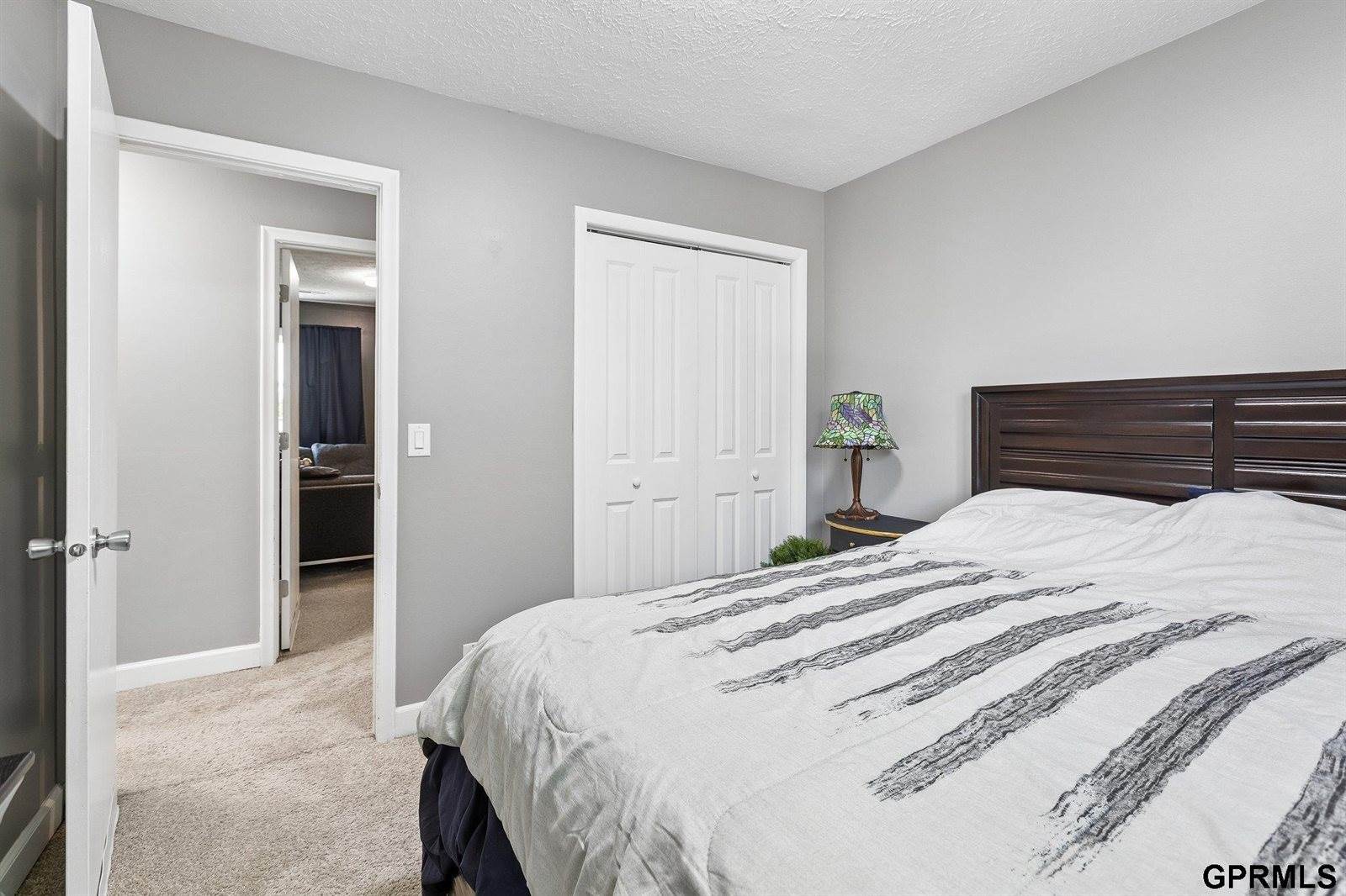 901 Sally Street, Papillion, NE 68046