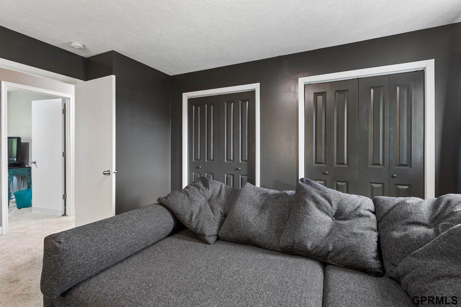 901 Sally Street, Papillion, NE 68046
