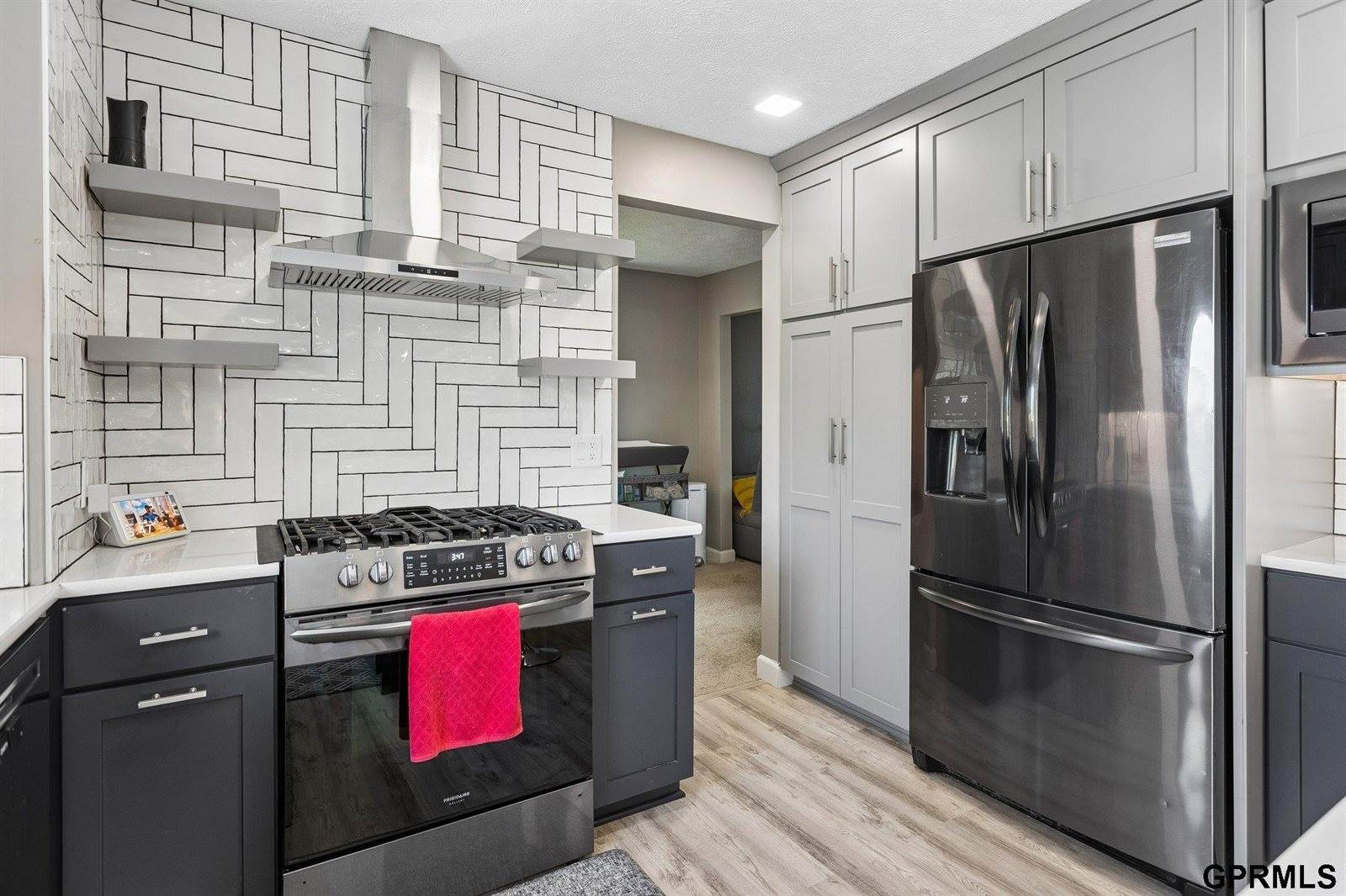 901 Sally Street, Papillion, NE 68046
