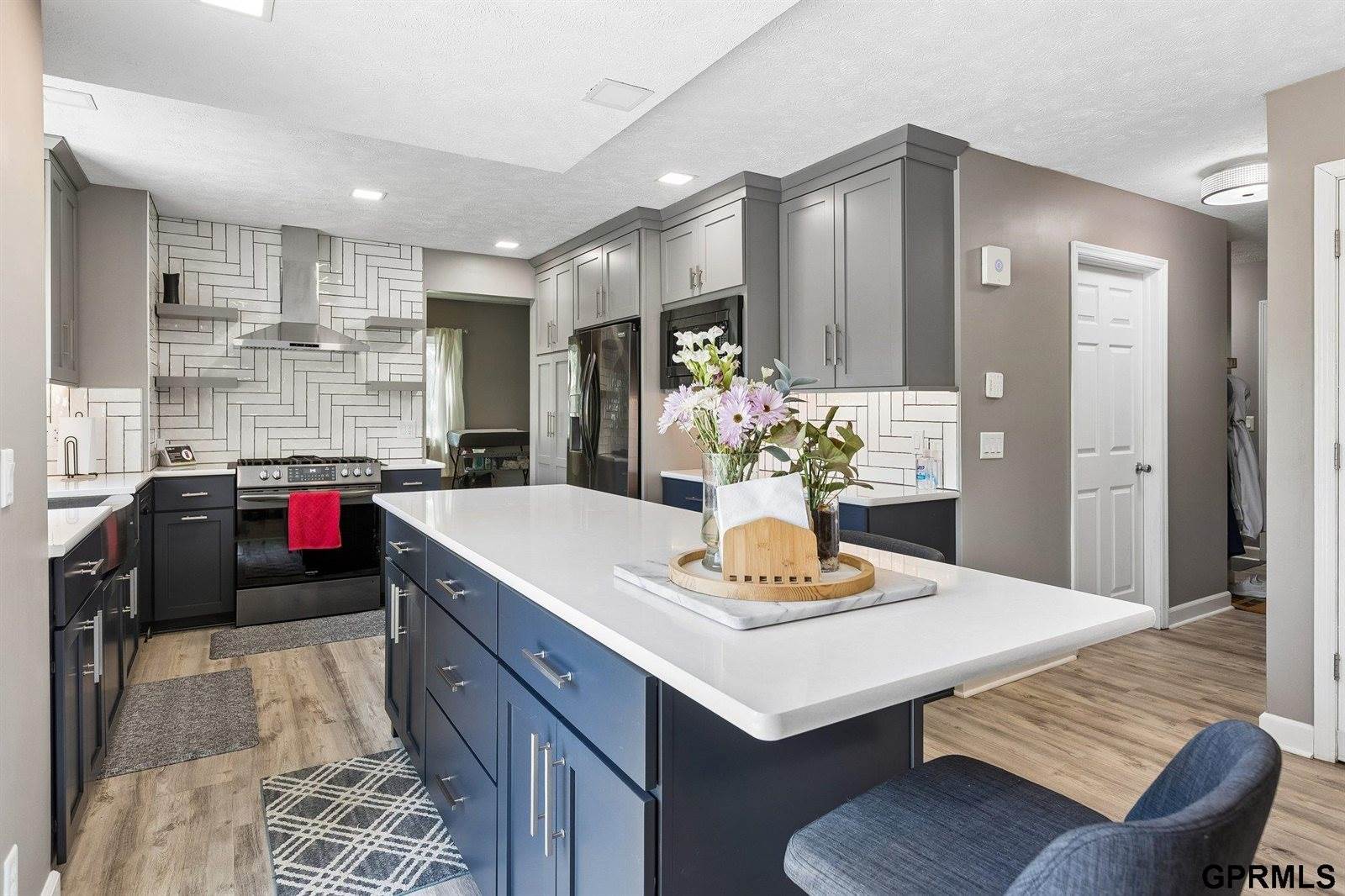 901 Sally Street, Papillion, NE 68046