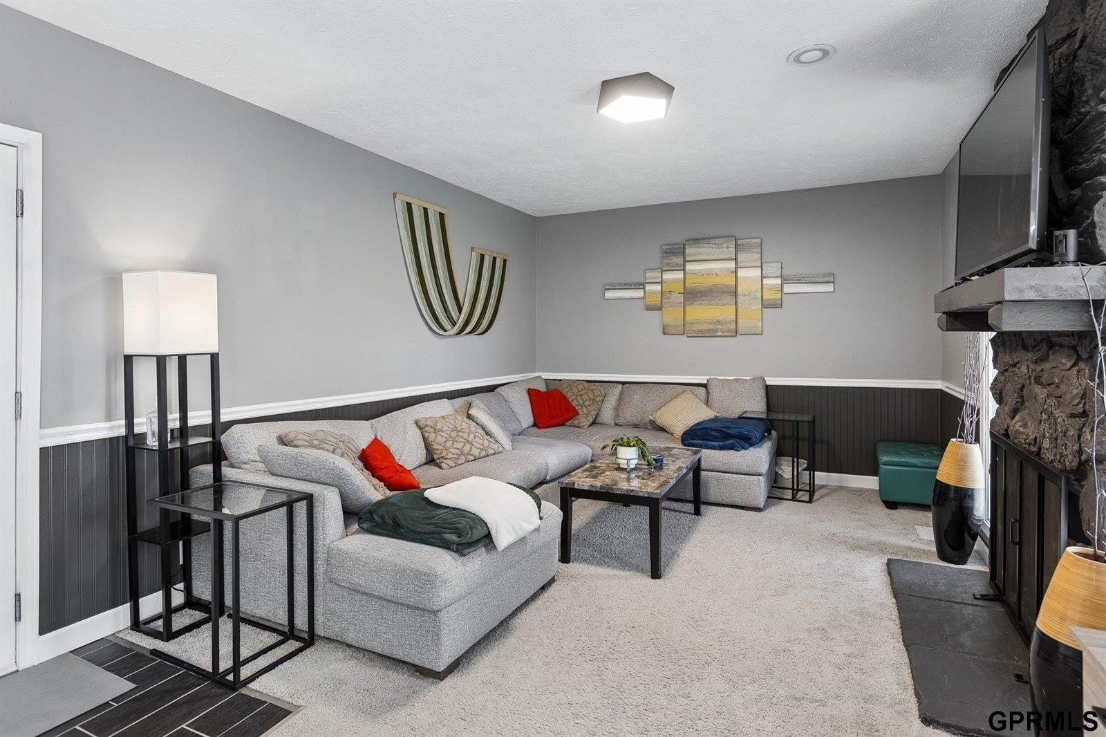 901 Sally Street, Papillion, NE 68046