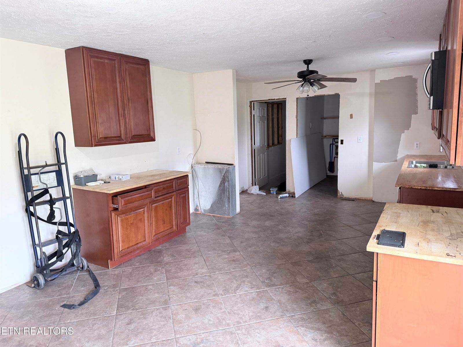 130 County Road 306, Sweetwater, TN 37874