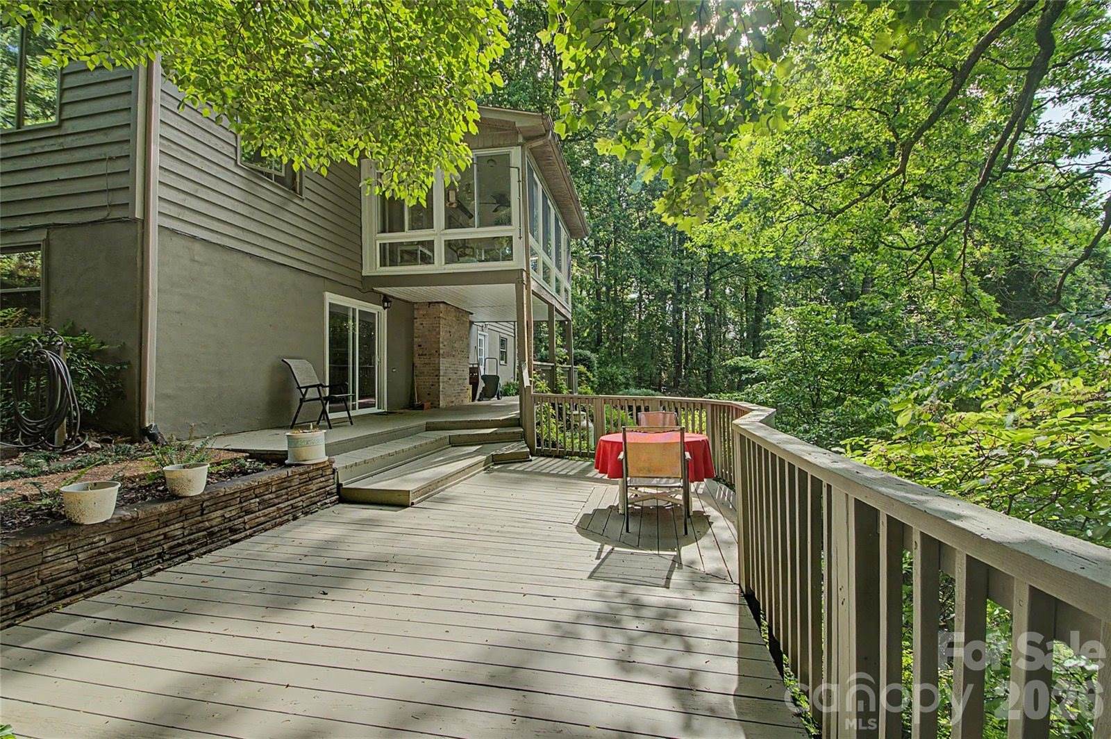 383 Ravenwood Lane, Horse Shoe, NC 28742