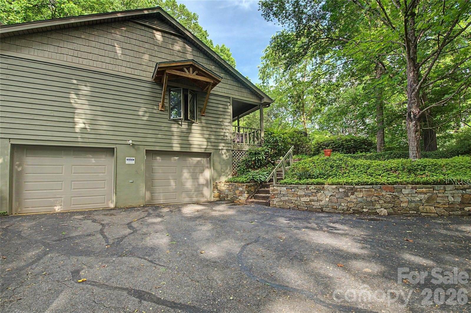 383 Ravenwood Lane, Horse Shoe, NC 28742