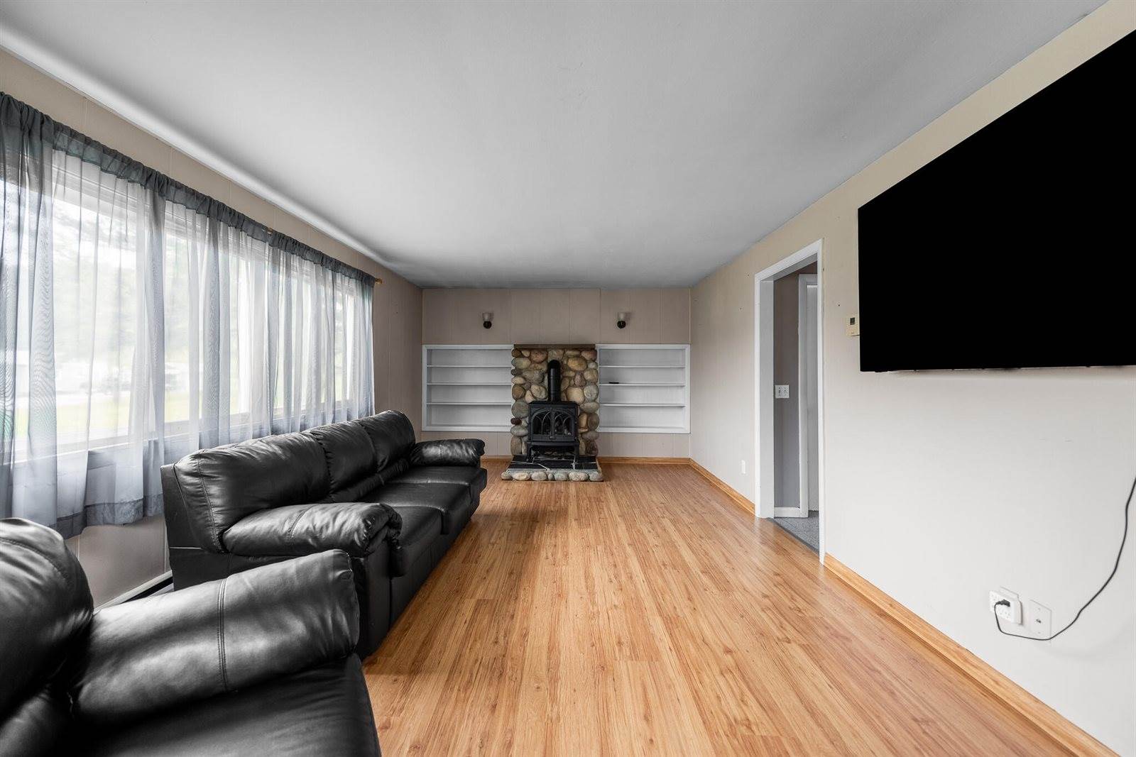 300 Coldbrook Road, Hampden, ME 04444