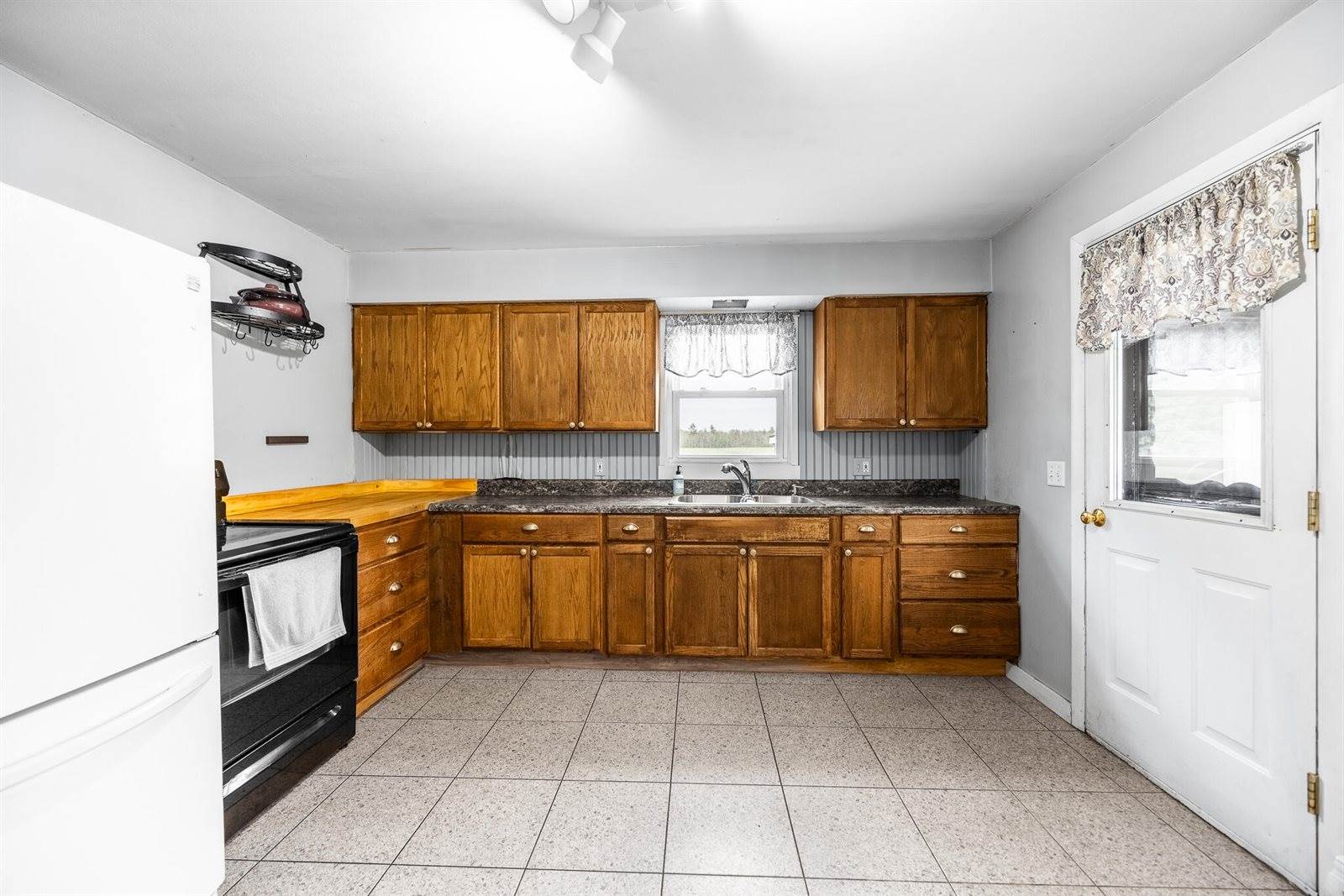300 Coldbrook Road, Hampden, ME 04444