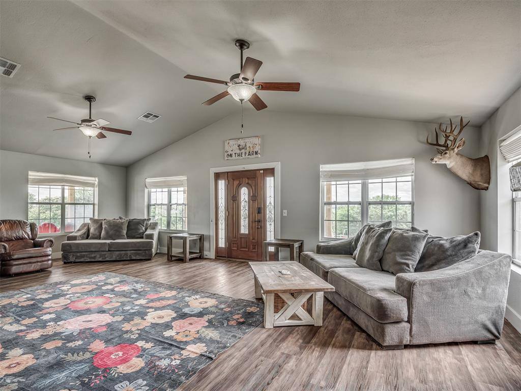 17765 East County Road 1500 Road, Lindsay, OK 73052