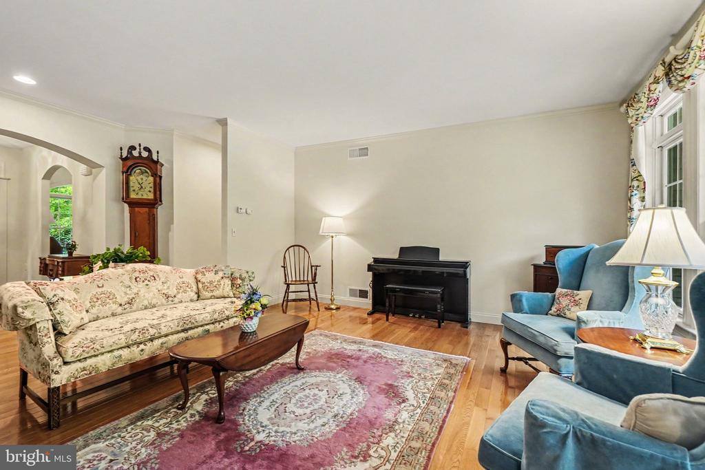 1145 Kuhn Road, Boiling Springs, PA 17007