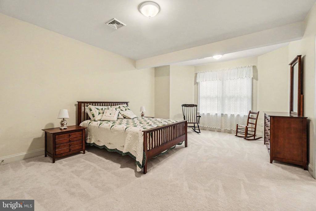 1145 Kuhn Road, Boiling Springs, PA 17007