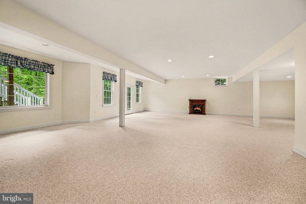 1145 Kuhn Road, Boiling Springs, PA 17007