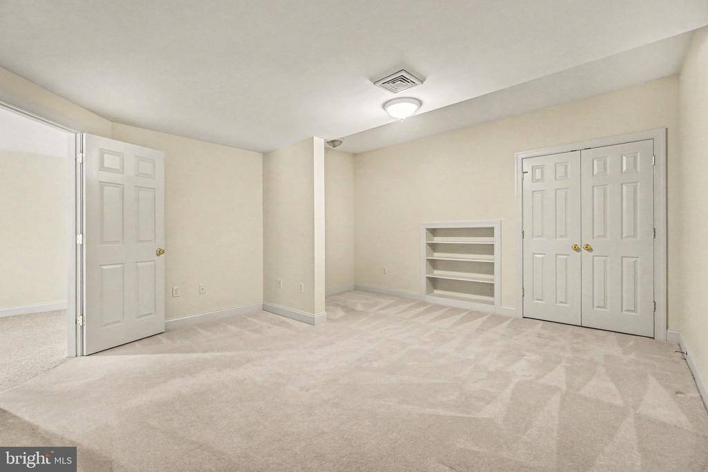 1145 Kuhn Road, Boiling Springs, PA 17007