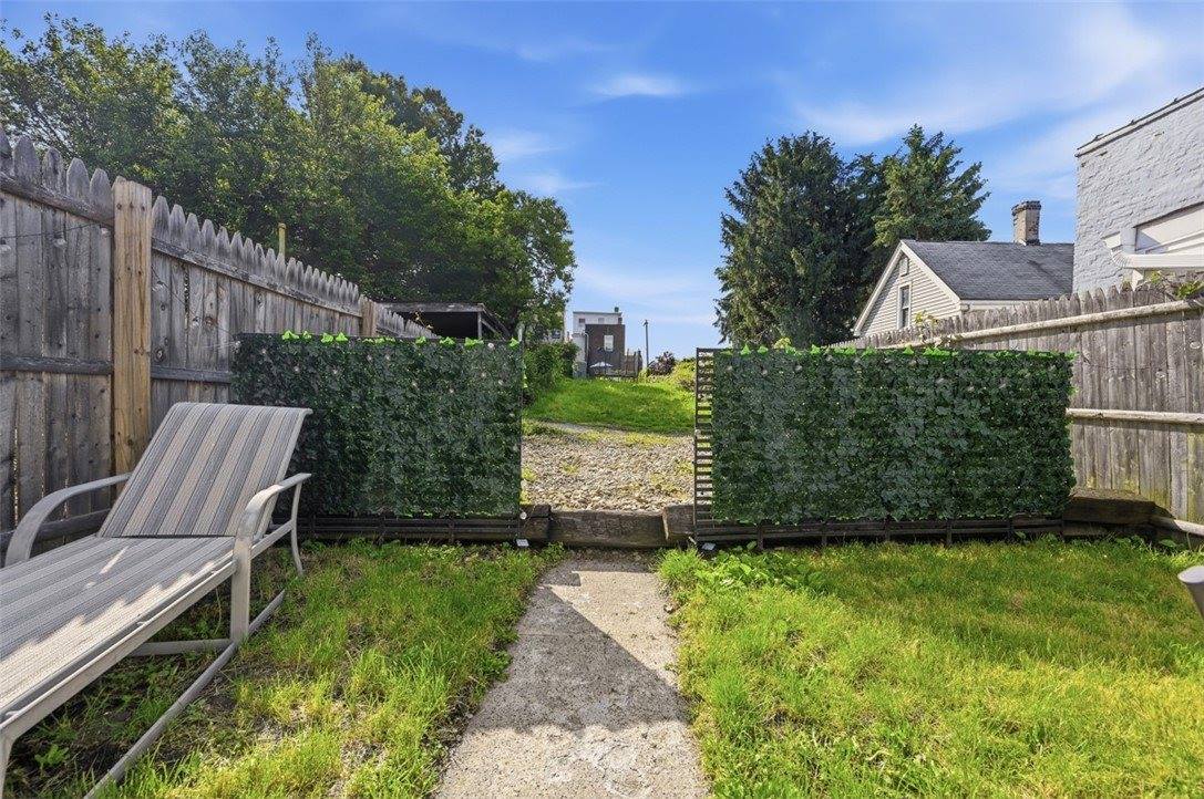 459 Pearl St, Bloomfield, PA 15224