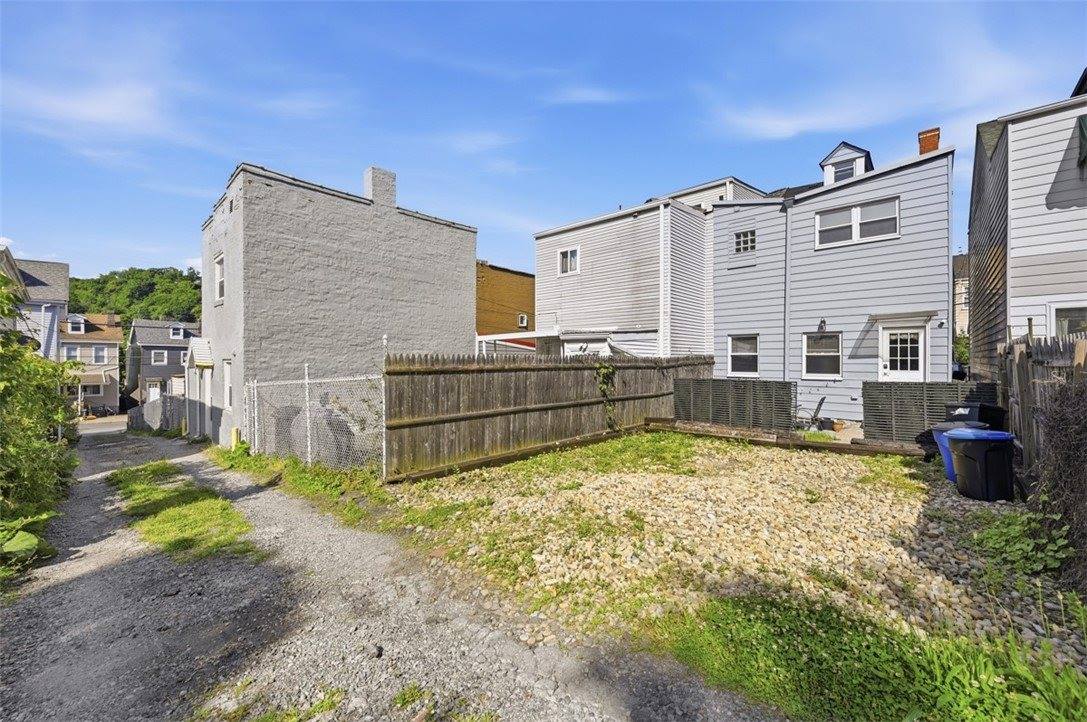 459 Pearl St, Bloomfield, PA 15224